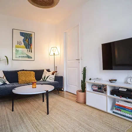 Bright 37m For 2 With Balcony In Heart Of Paris! París