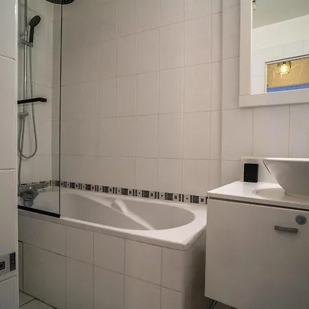 Apartment Bright 37m For 2 With Balcony In Heart Of Paris! *