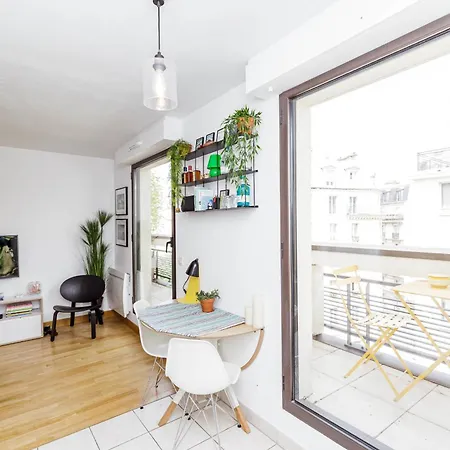Apartment Bright 37m For 2 With Balcony In Heart Of Paris! *